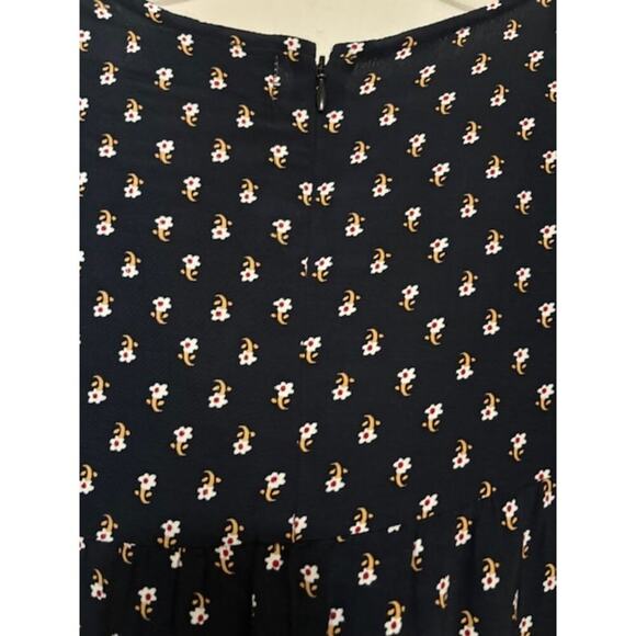 Elegant Black and White Patterned Dress - Picture 7 of 10